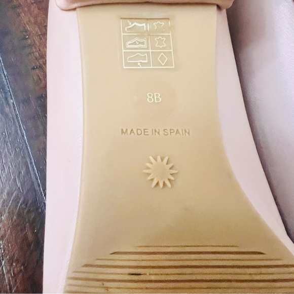 Stuart Weitzman Tan and Black Flats Pearl Heel Leather . Size 8B - Picture 6 of 10